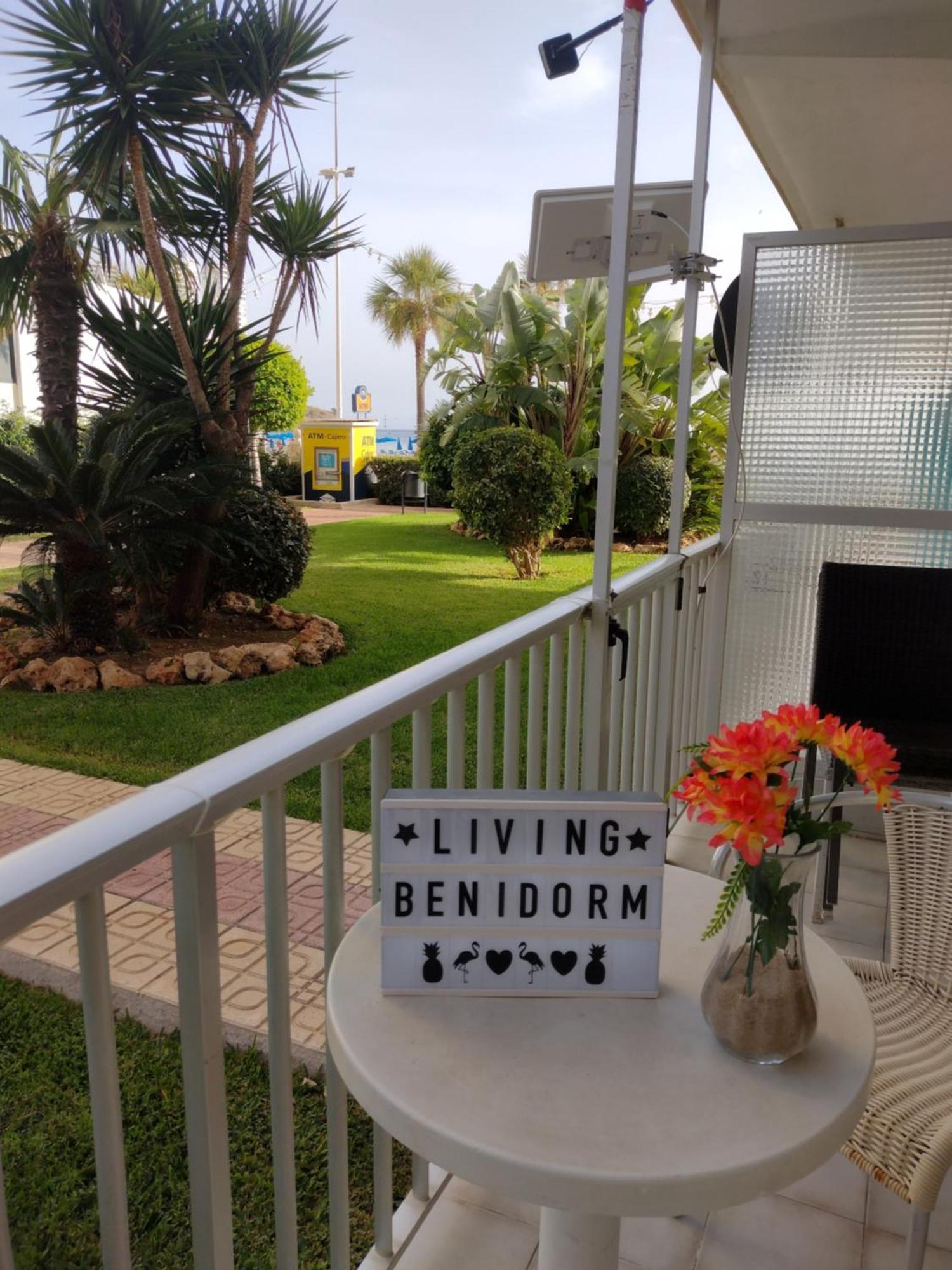 Living Benidorm. Playa Levante Esterno foto
